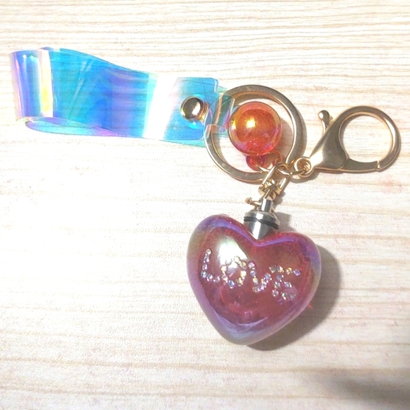 Color Changing Keychain - Picture 3 of 5